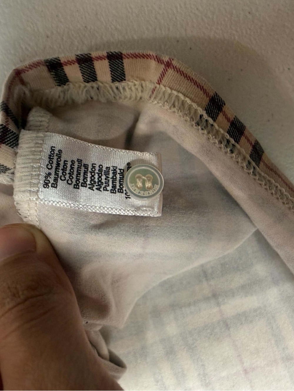 vintage Burberry short-sleeve polo shirt featuring the iconic beige Nova Check - Picture 4 of 6